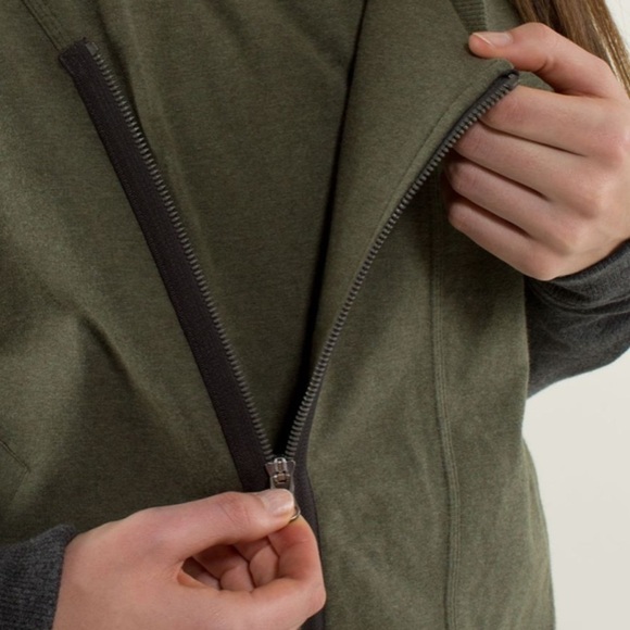 Lululemon Mula Bundle Wrap
Heathered Fatigue Green / Heathered Dark Grey - Picture 5 of 12